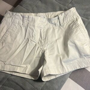 Vineyard vines, women’s khaki shorts, size 0
